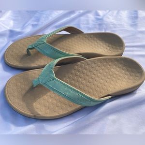 Vionic Women’s Tide II sandal size 9